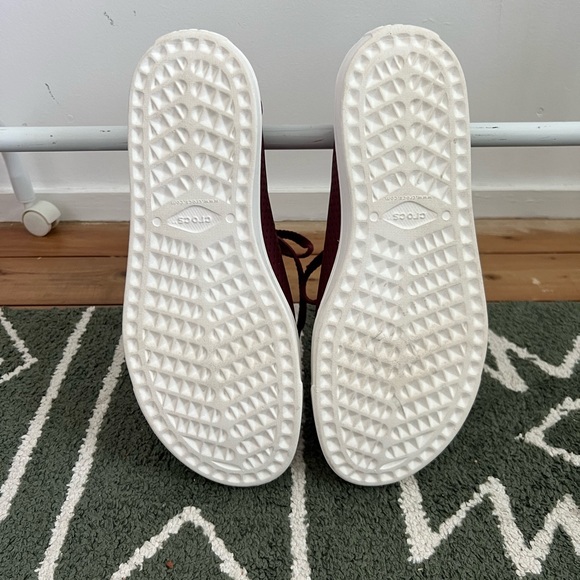 💦Burgundy crocs unisex (m8) - Picture 6 of 7